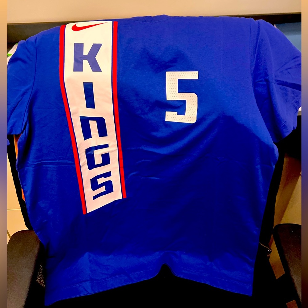 Sacramento kings De’Aaron fox size large shirtzey